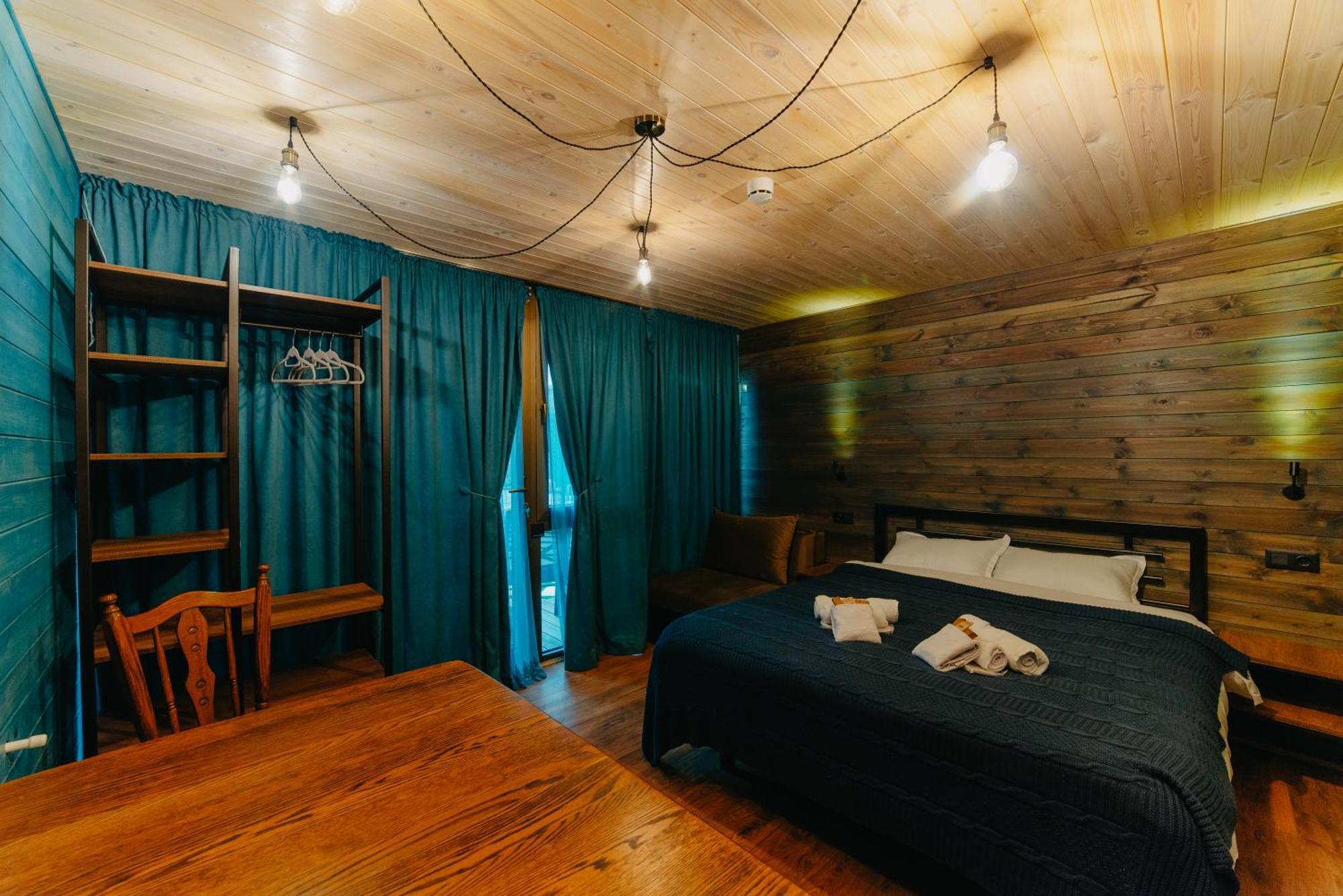 Wanderholic Hotell Telavi Exteriör bild