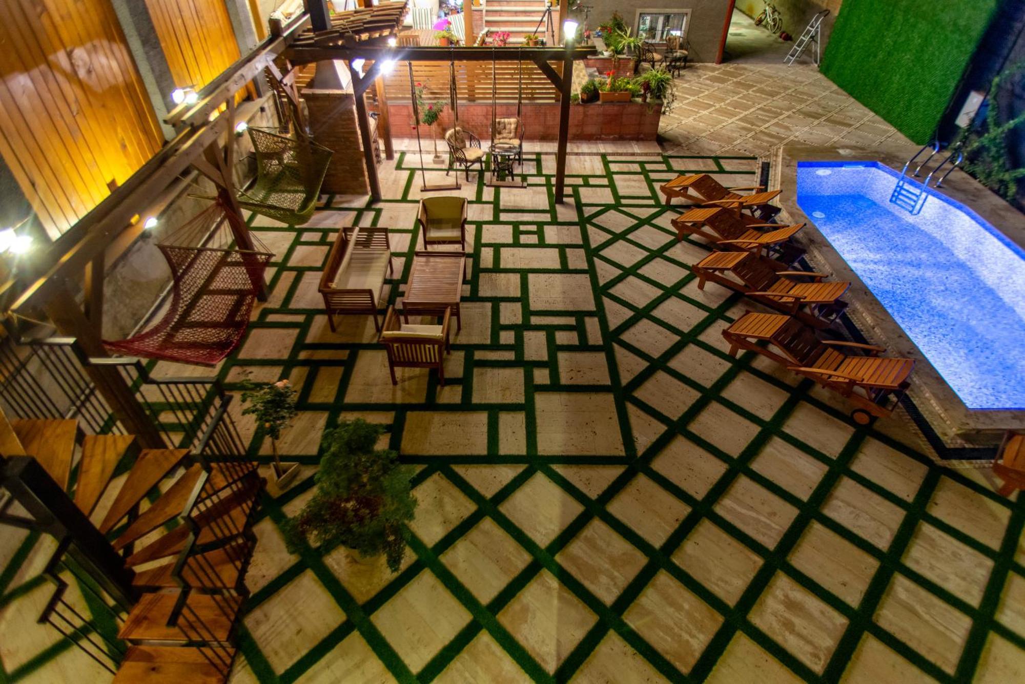 Wanderholic Hotell Telavi Exteriör bild