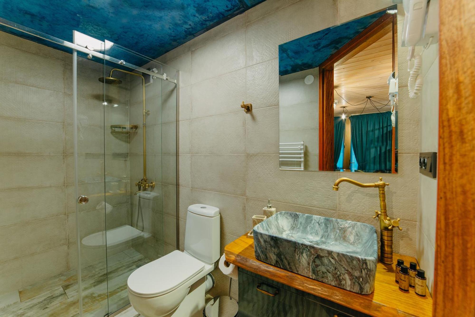 Wanderholic Hotell Telavi Exteriör bild