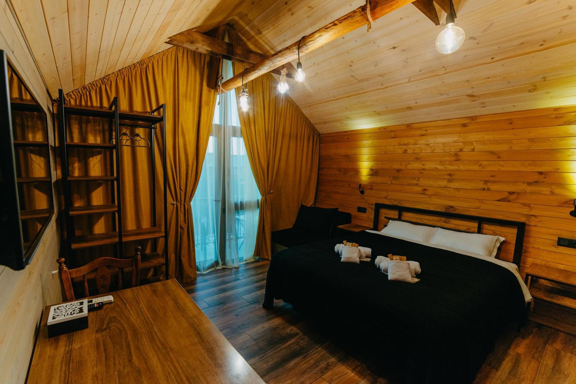 Wanderholic Hotell Telavi Exteriör bild